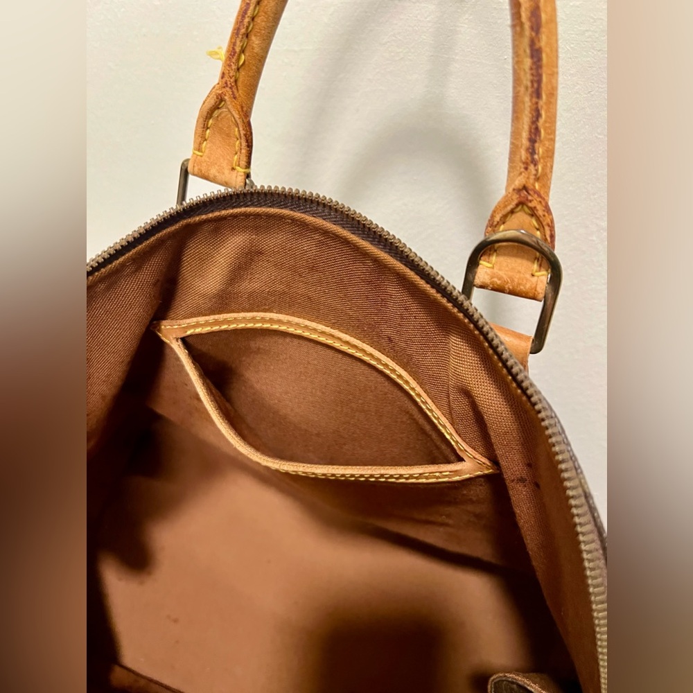 Louis Vuitton Handbag - Picture 7 of 10